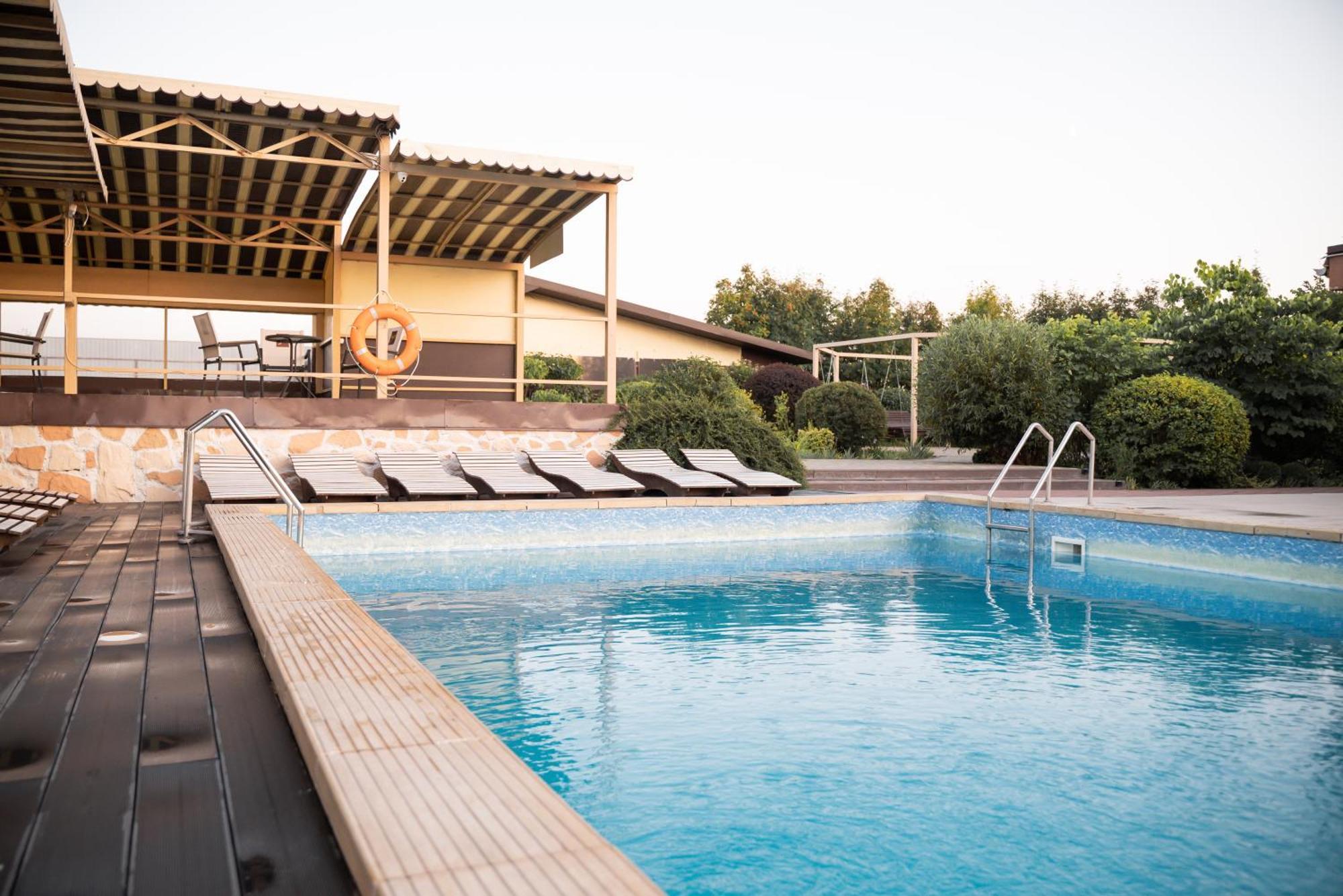 Hotel BUTTERFLY Sadove Exterior foto