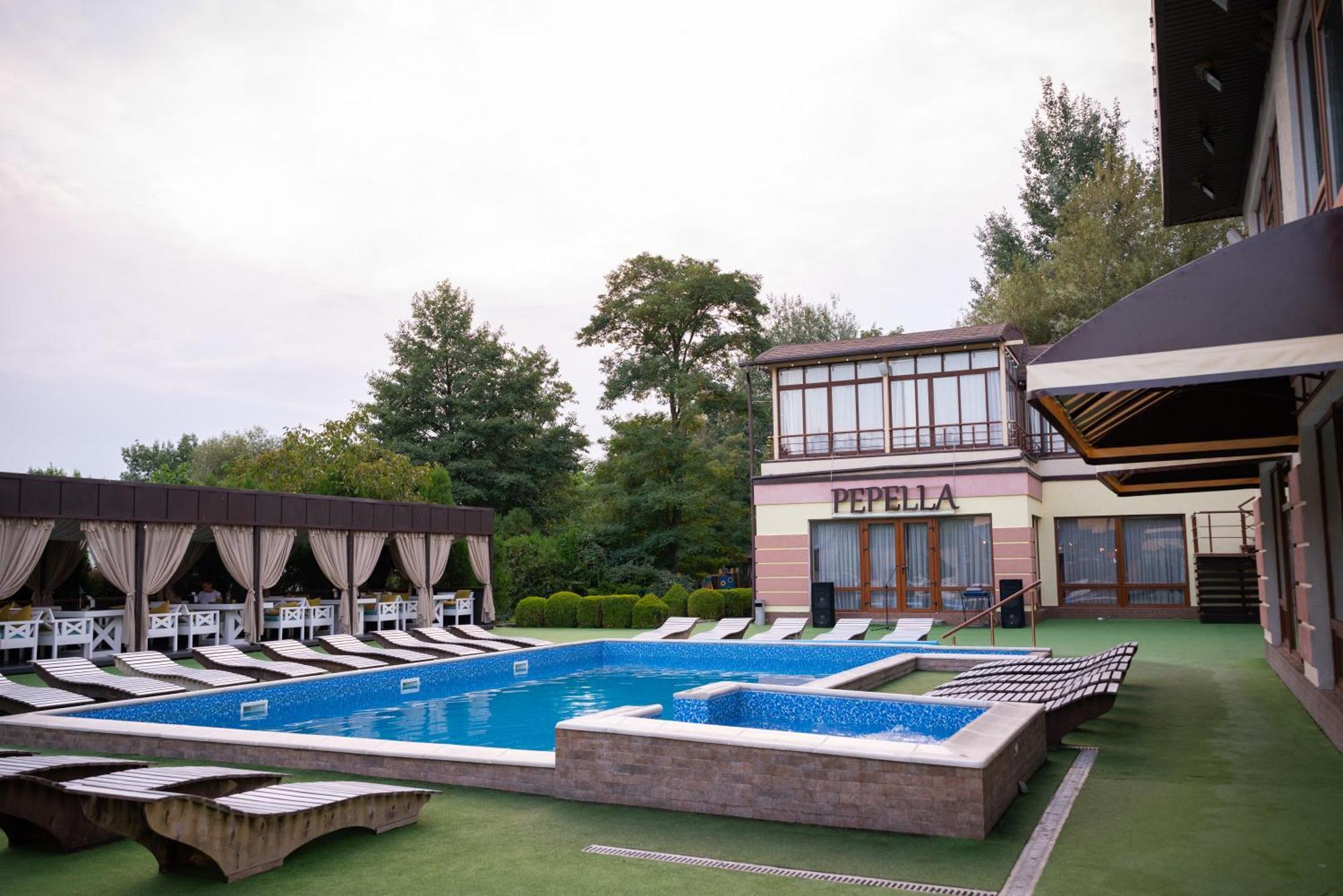 Hotel BUTTERFLY Sadove Exterior foto