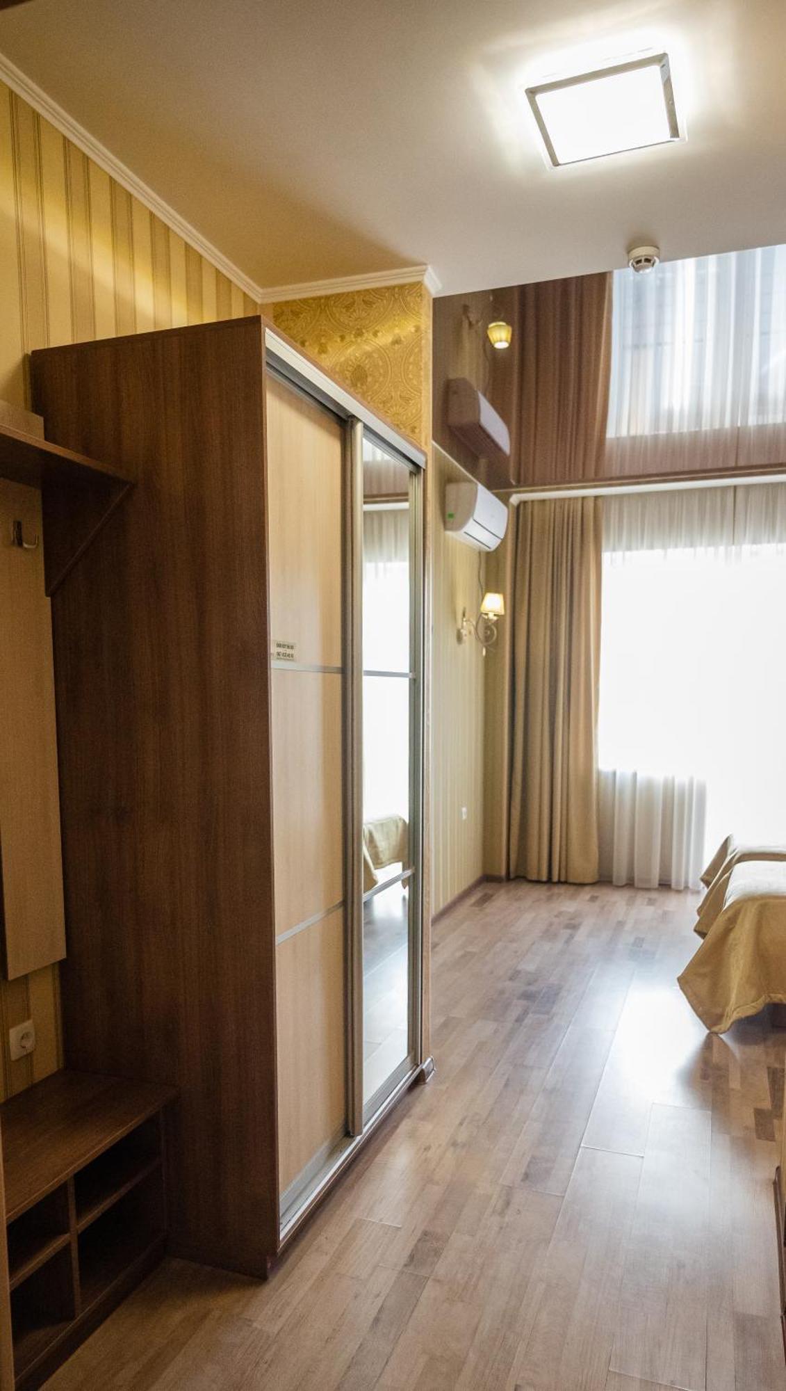 Hotel BUTTERFLY Sadove Exterior foto