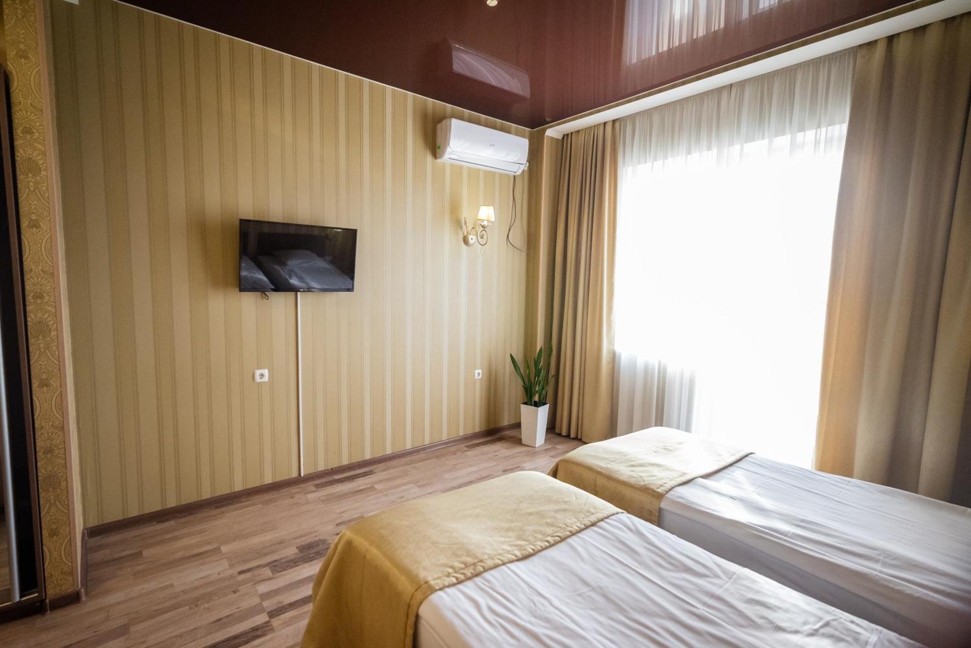Hotel BUTTERFLY Sadove Exterior foto