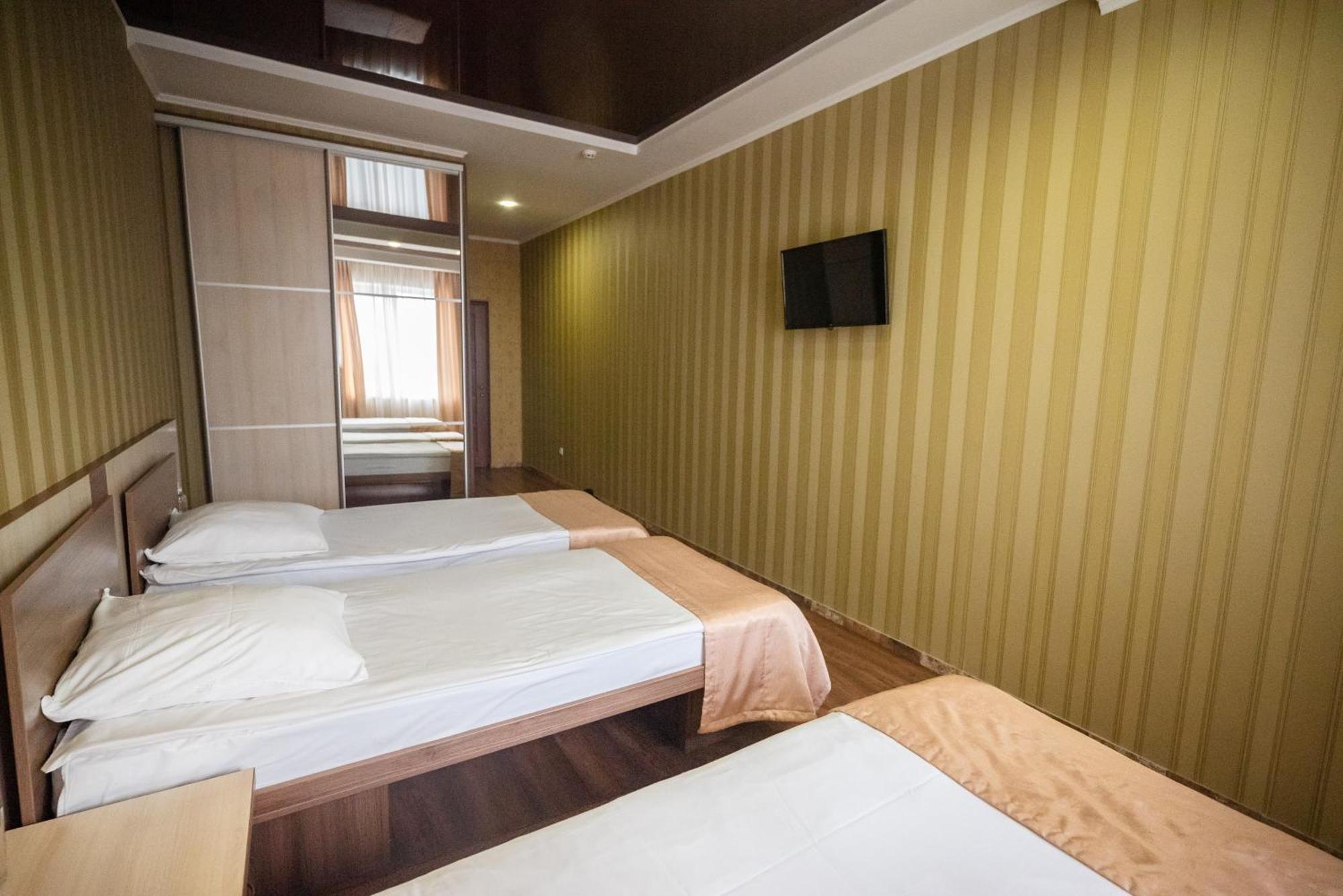 Hotel BUTTERFLY Sadove Exterior foto