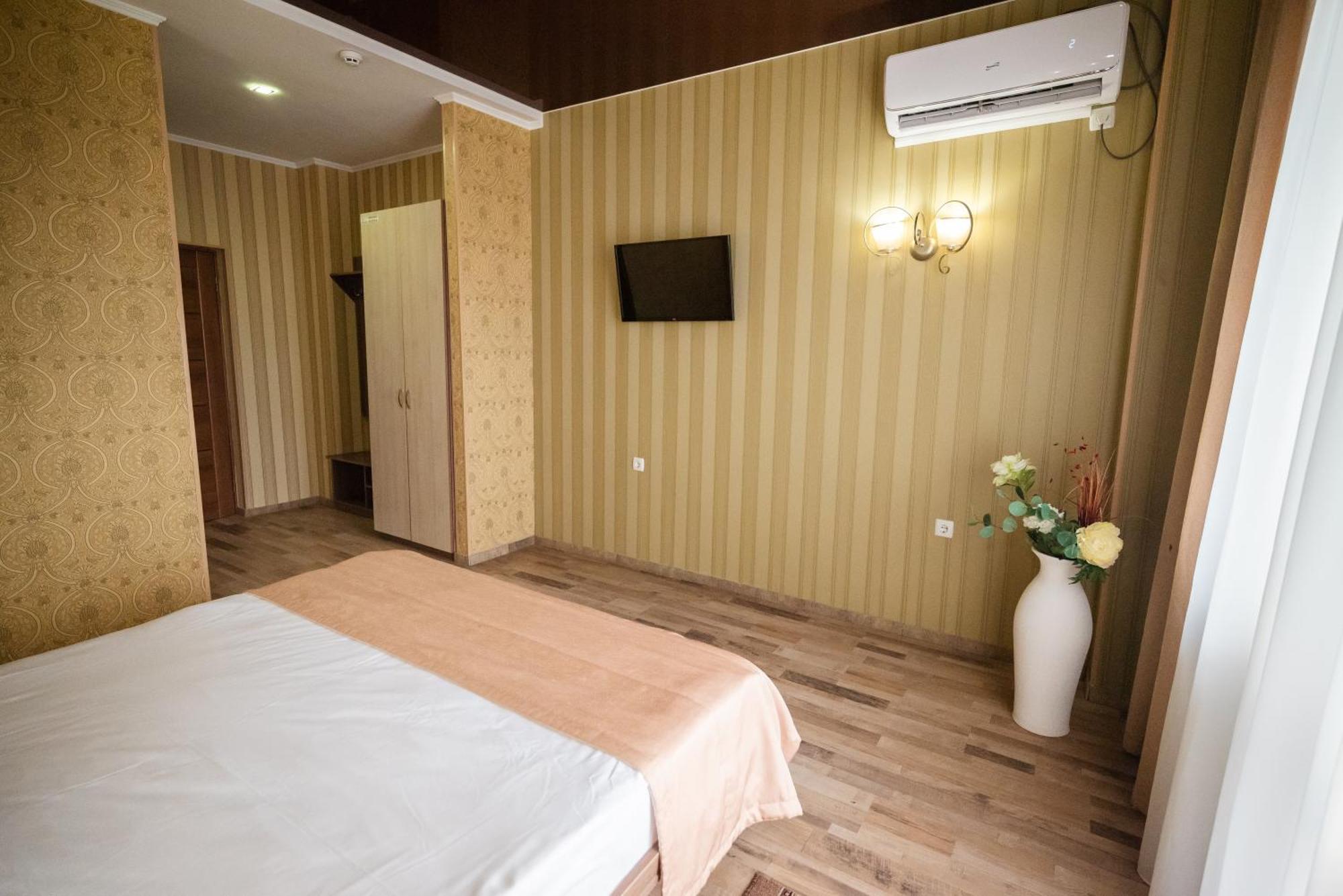 Hotel BUTTERFLY Sadove Exterior foto